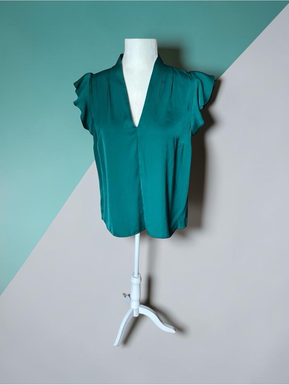 NINE WEST Emerald Green Blouse. Pullover. Flutter Sleeves.  NWOT. Size: M. $28.